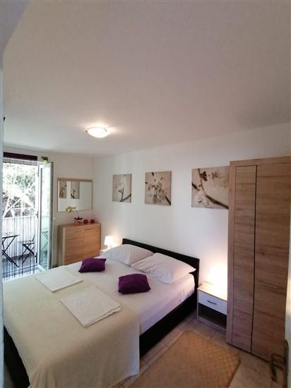 Room S1, for 2 persons