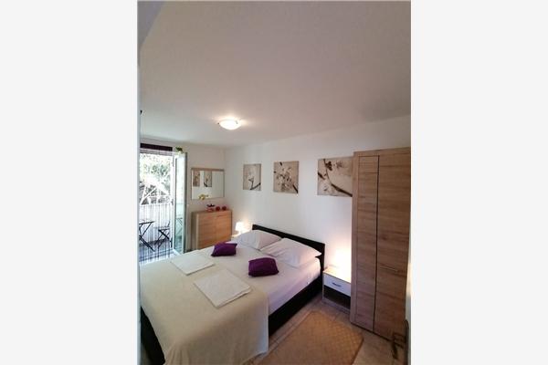 Room S1, for 2 persons