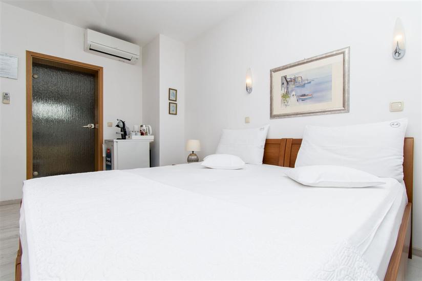 Room S2, for 2 persons