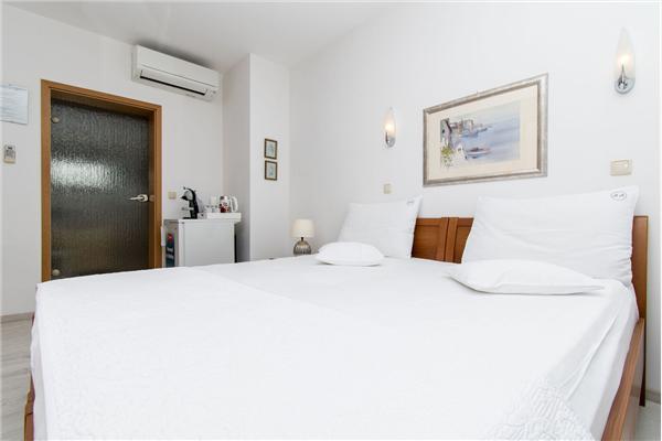 Room S2, for 2 persons