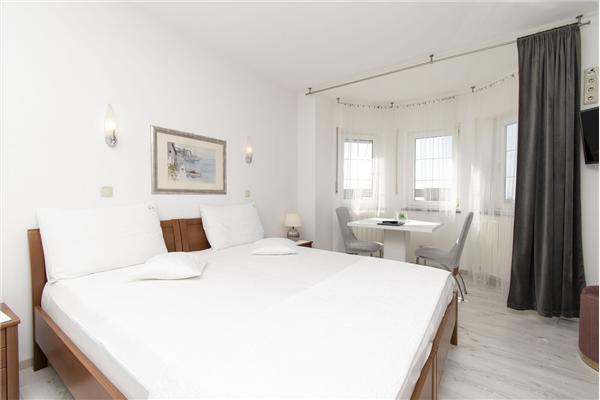 Room S2, for 2 persons