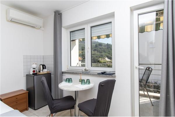 Room S3, for 2 persons