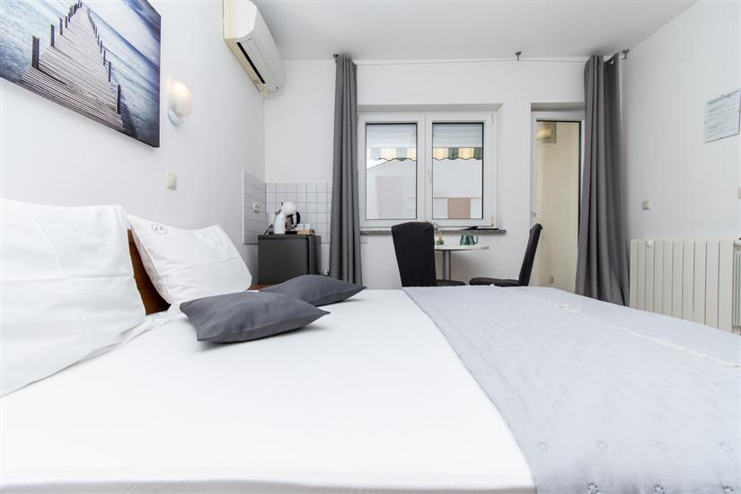 Room S3, for 2 persons