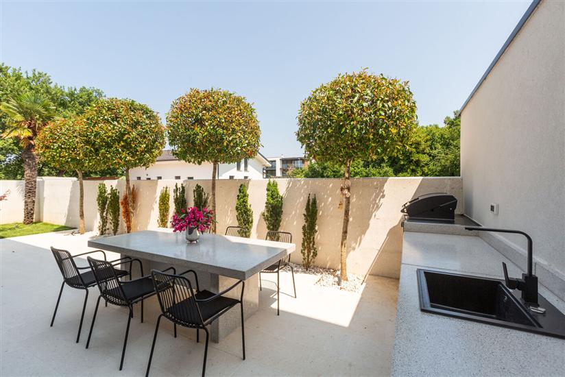 Vila Ventana with terrace and BBQ