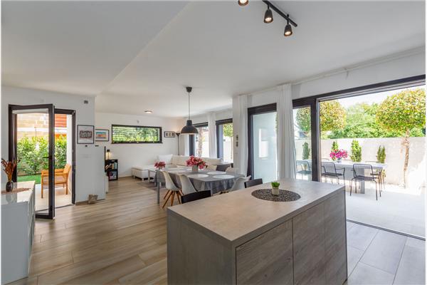 Hiša K1, na 8 osebe