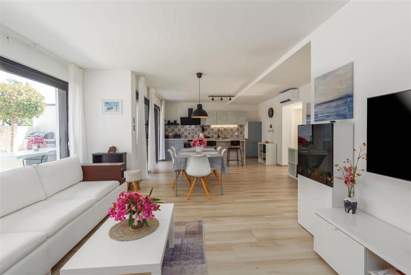 Hiša K1, na 8 osebe