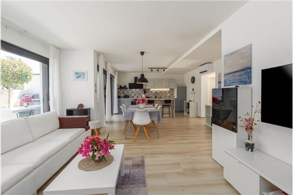 Hiša K1, na 8 osebe