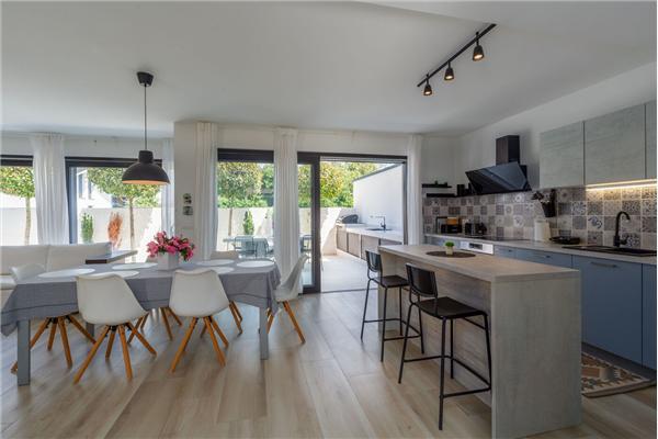 Hiša K1, na 8 osebe