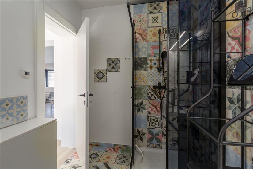 Hiša K1, na 8 osebe