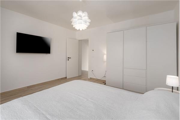 Hiša K1, na 8 osebe