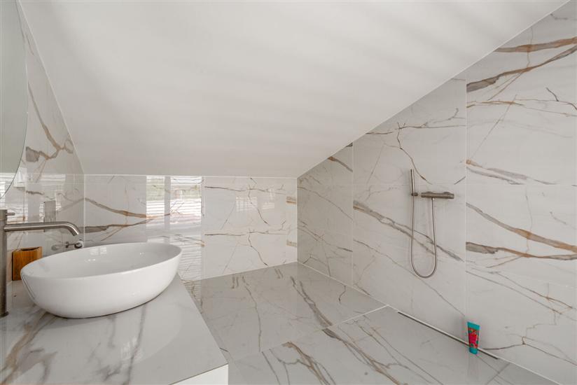 Hiša K1, na 8 osebe