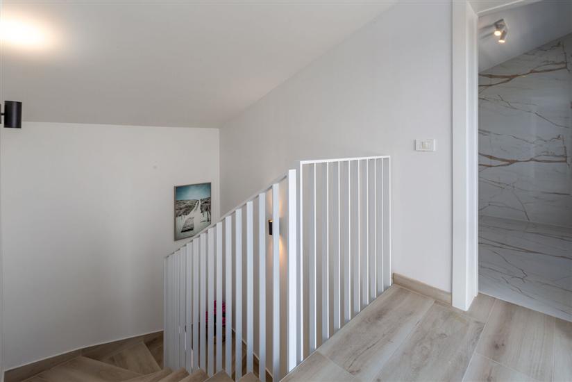 Hiša K1, na 8 osebe