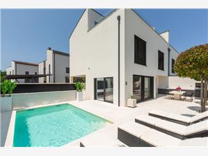 Vila Verana mit Pool Savudrija, Kvadratura 200,00 m2, Namestitev z bazenom, Oddaljenost od centra 50 m