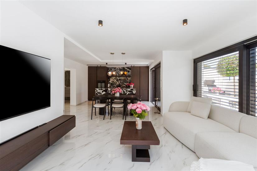 Hiša K1, na 8 osebe