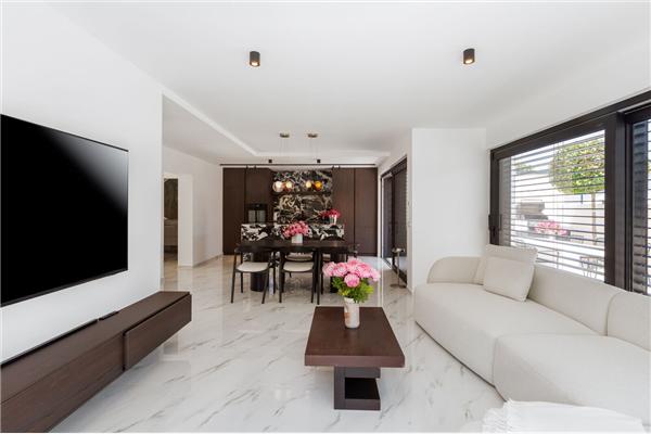 Hiša K1, na 8 osebe