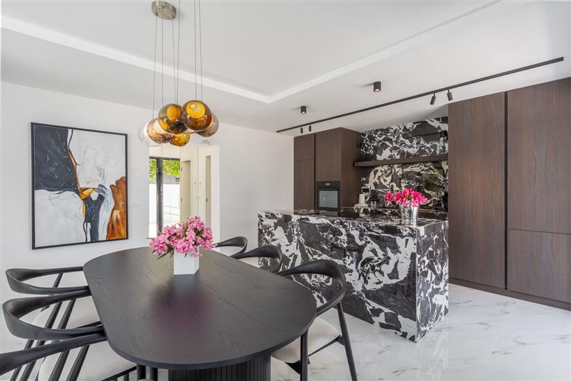 Hiša K1, na 8 osebe