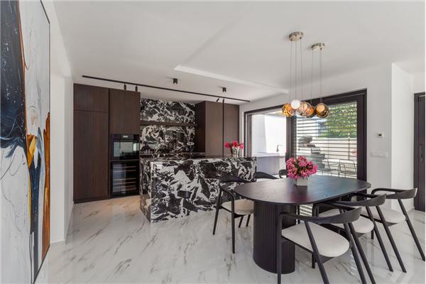 Hiša K1, na 8 osebe