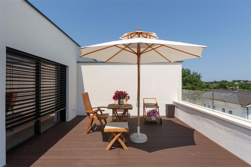 Hiša K1, na 8 osebe