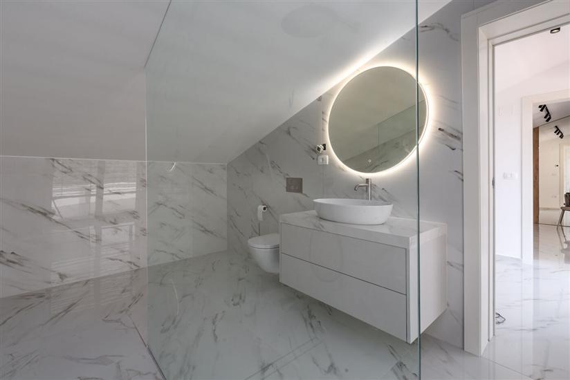 Hiša K1, na 8 osebe