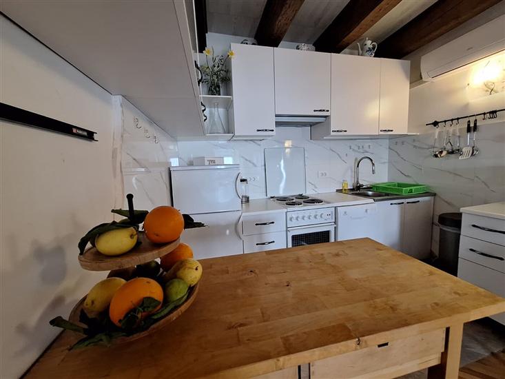 Apartment A1, for 5 persons