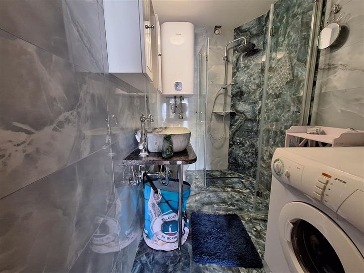 Apartment A1, for 5 persons