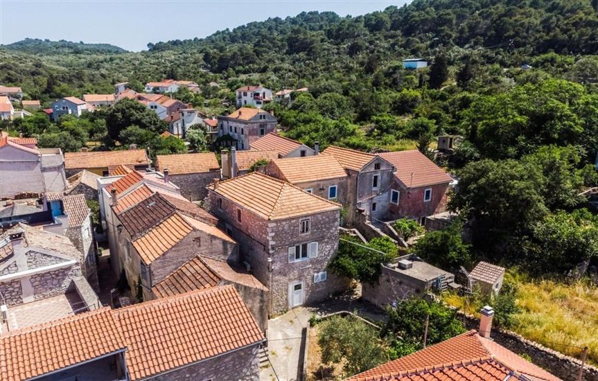 Hiša Veli Iž oldtown