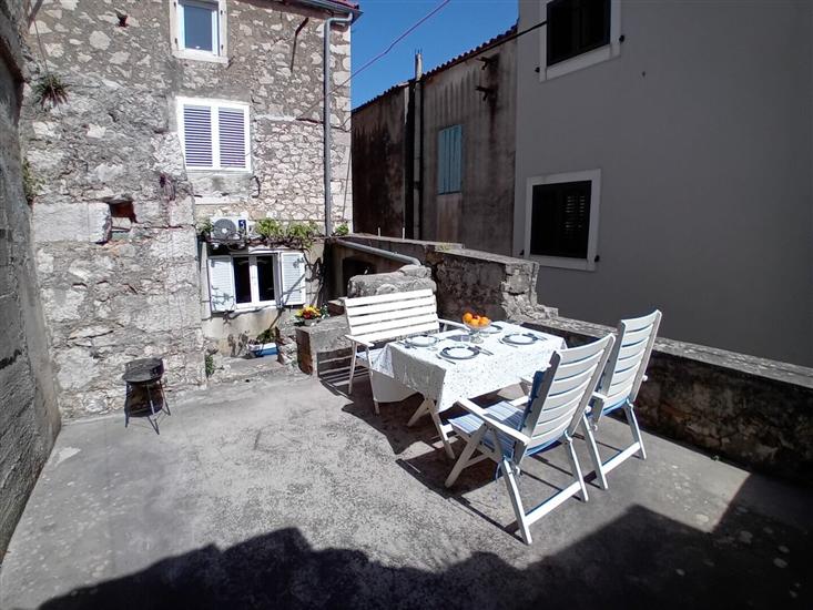 House Veli Iž oldtown