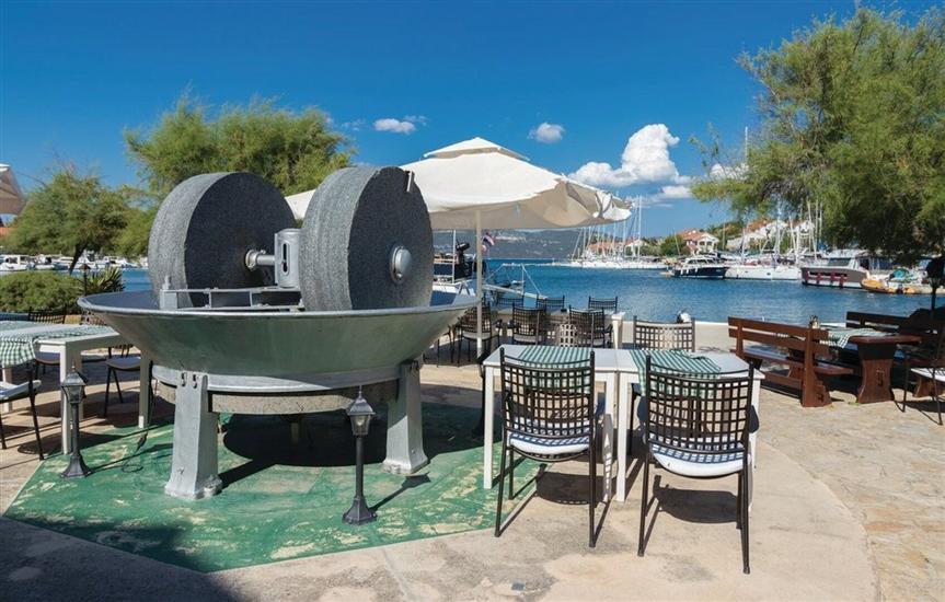 Hiša Veli Iž oldtown