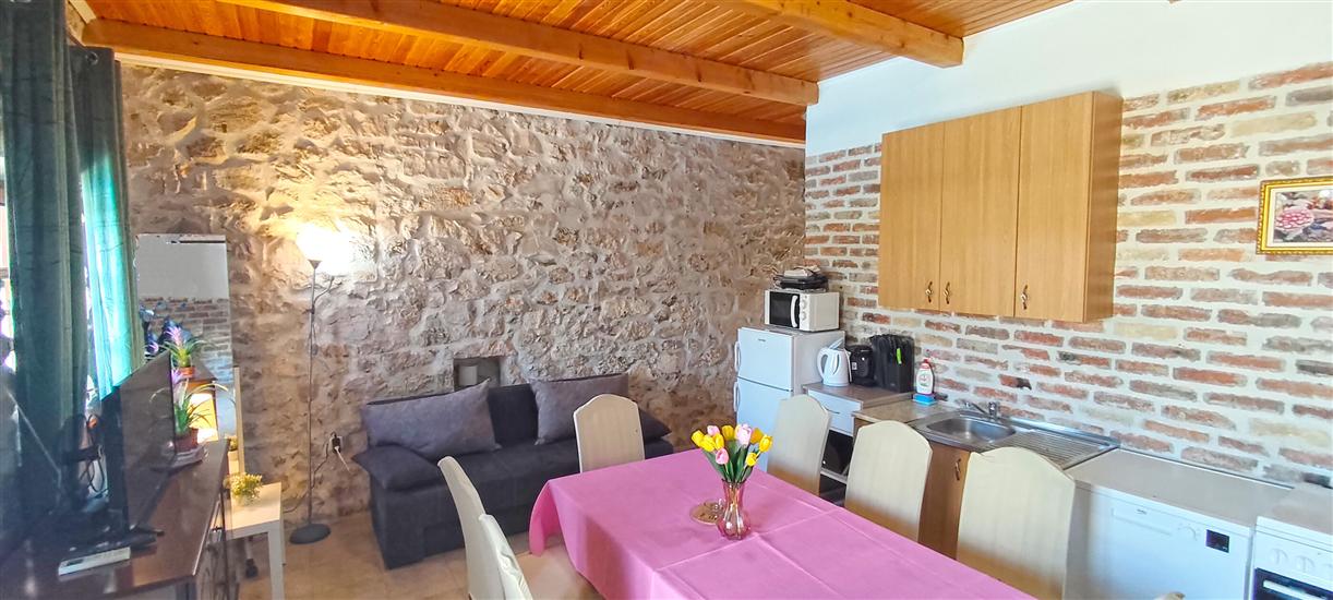 Hiša K1, na 8 osebe