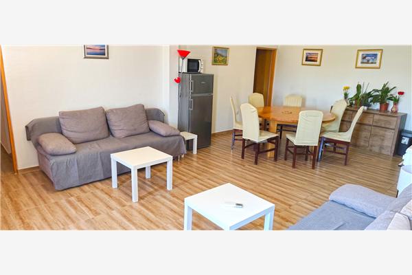 Hiša K1, na 8 osebe