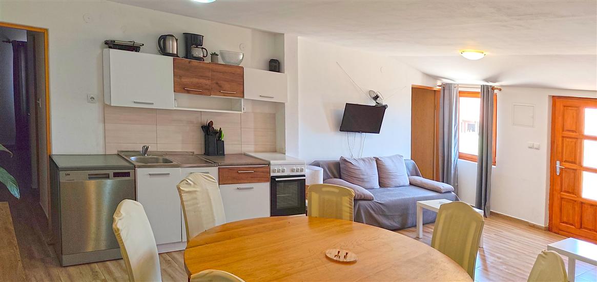 Hiša K1, na 8 osebe