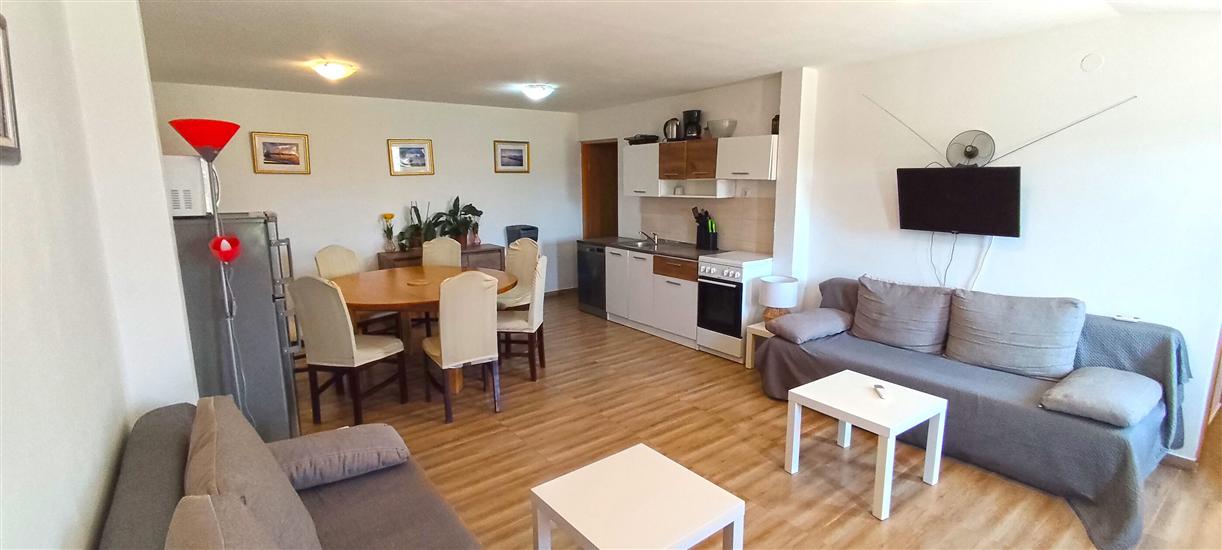 Hiša K1, na 8 osebe