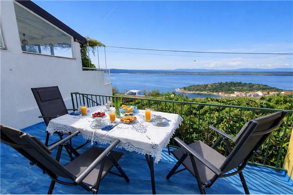 Apartment A1, for 5 persons