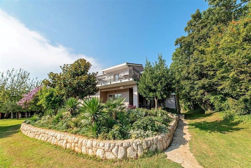 Villa Flower garden with pool