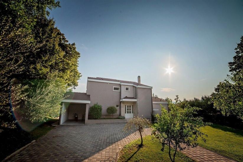 Villa Flower garden with pool