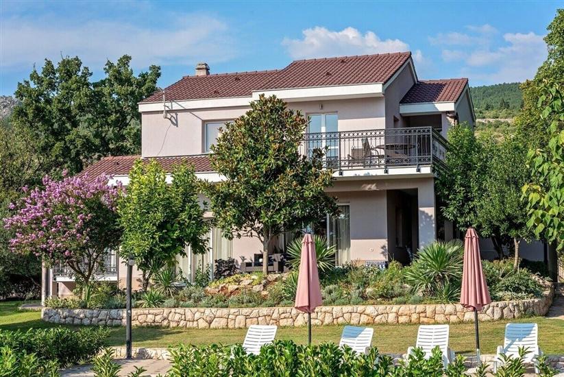 Villa Flower garden with pool