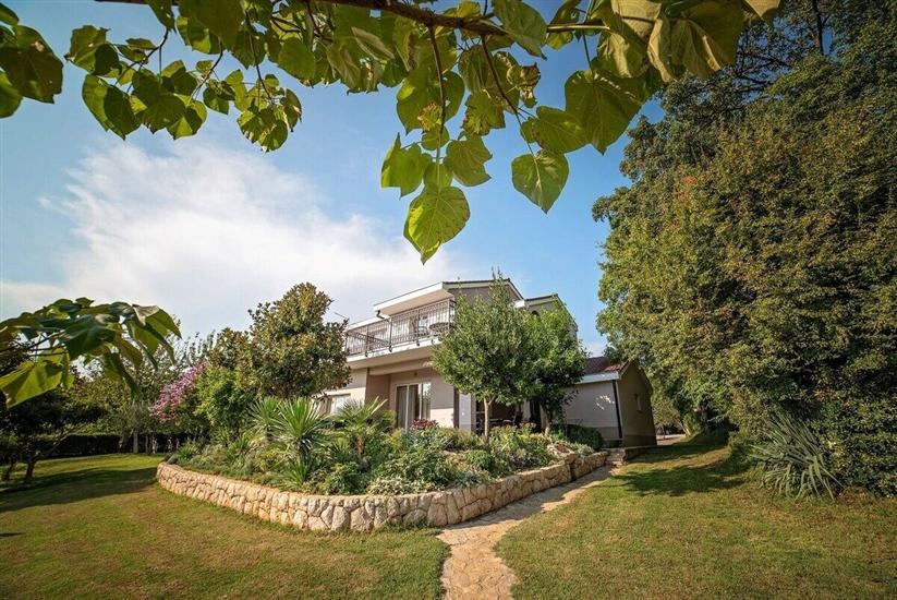 Villa Flower garden with pool