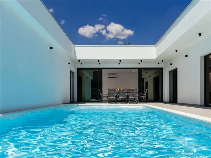 Vila Aura with heated pool