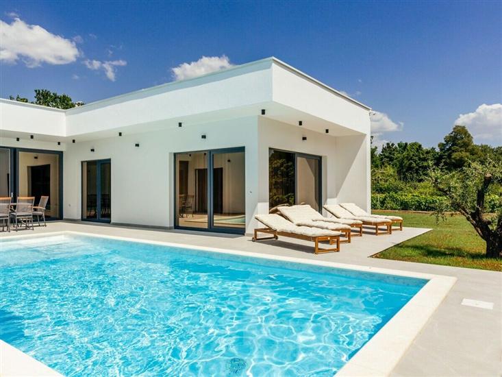 Vila Aura with heated pool