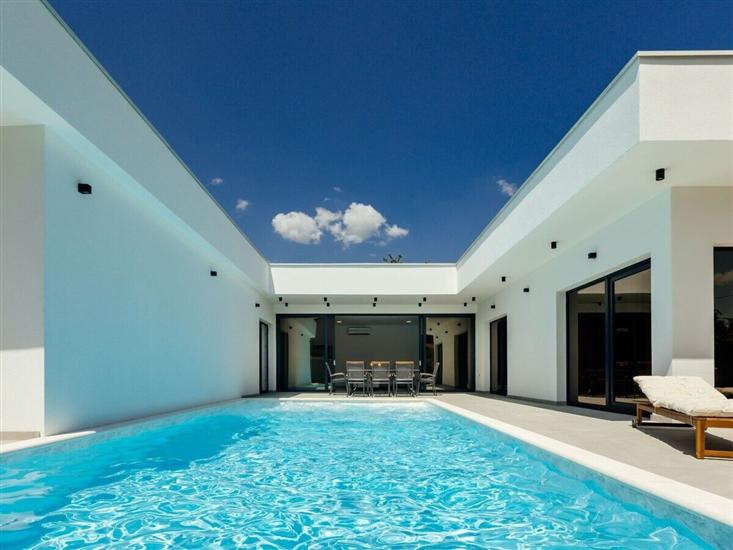 Vila Aura with heated pool