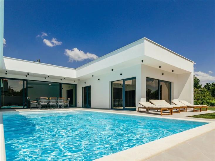 Vila Aura with heated pool