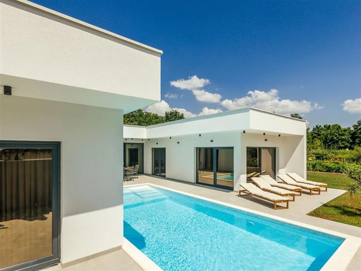 Vila Aura with heated pool