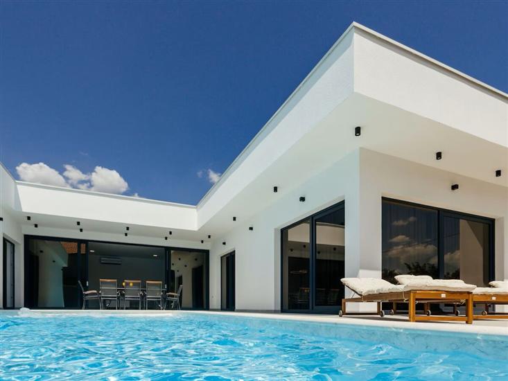Vila Aura with heated pool