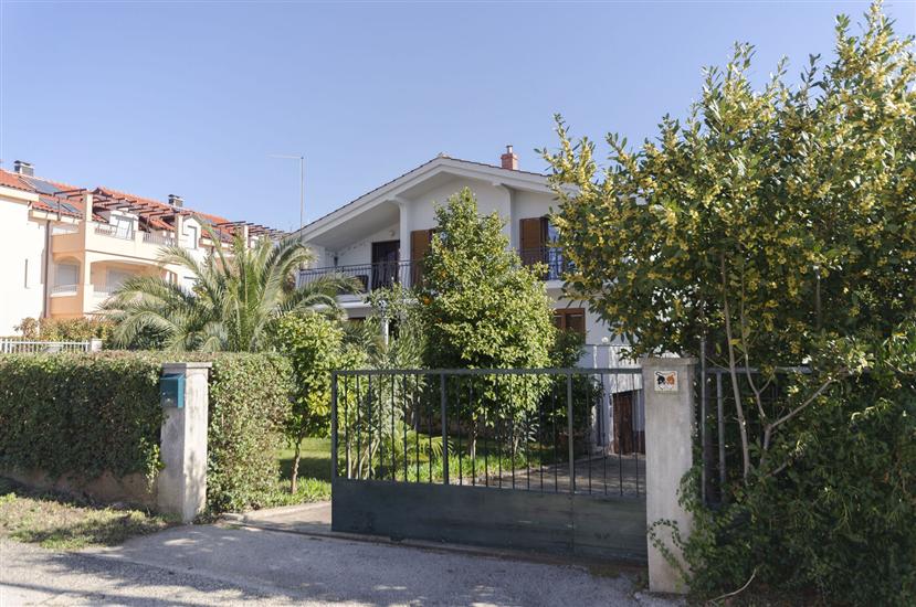 Apartmanok és Szobák Antee