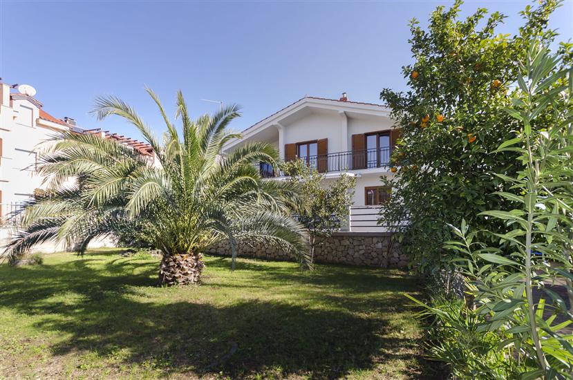 Apartmanok és Szobák Antee