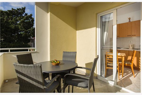 Apartment A8, for 5 persons