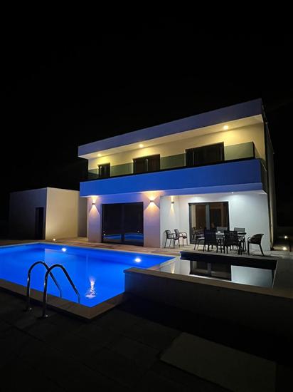 Villa Serenity with heated pool