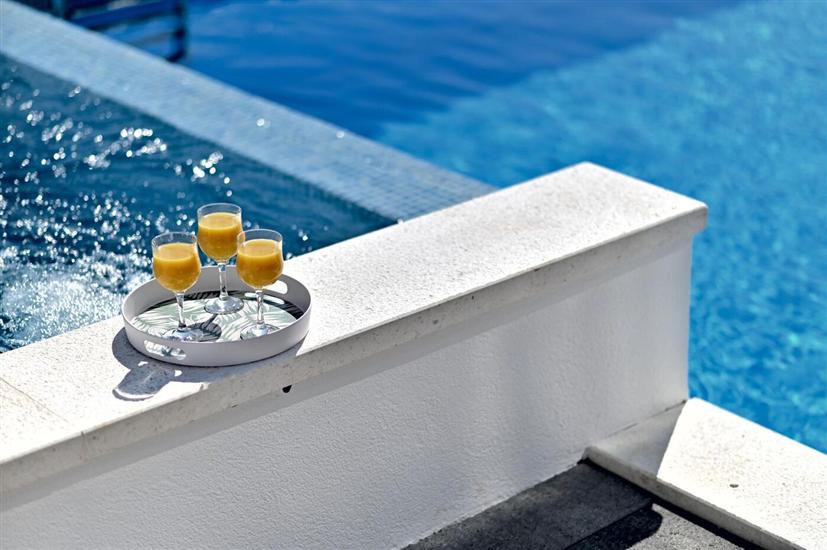 Vila Serenity with heated pool