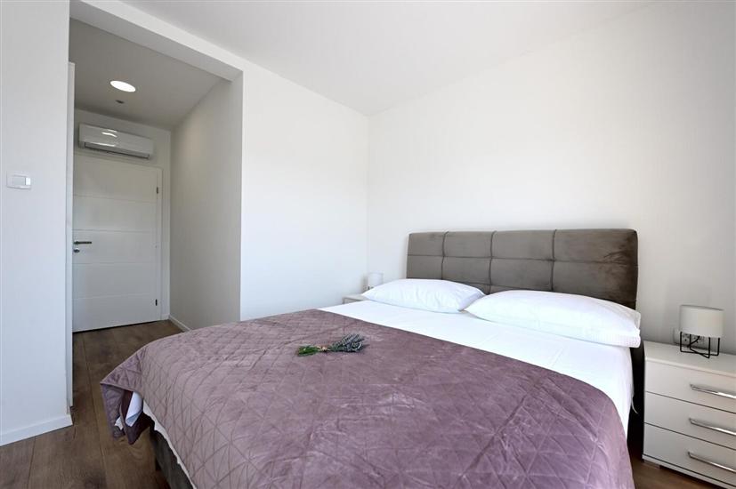 House K1, for 10 persons