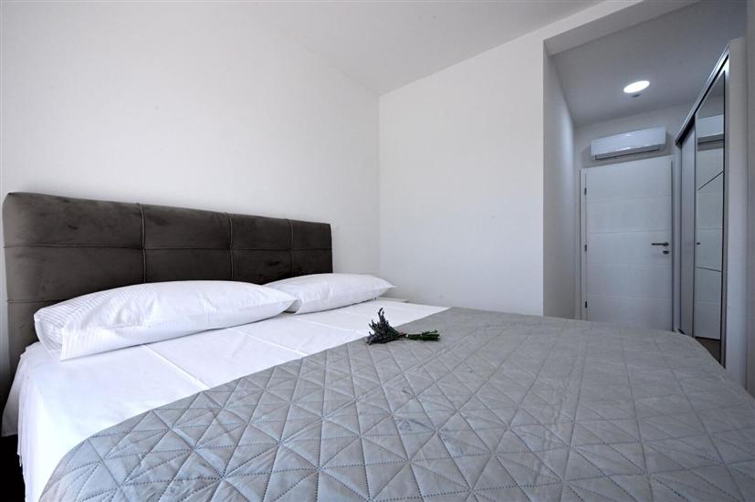 Kuća K1, za 10 osoba/e